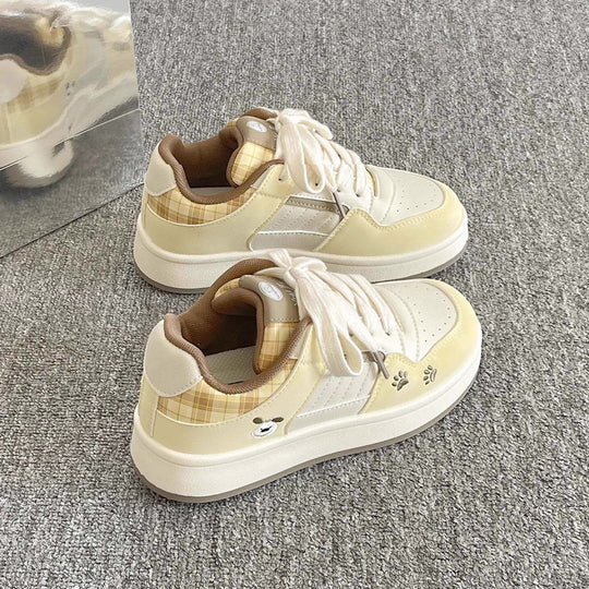 Damen Sneakers im verspielten Design mit dekorativen Bärenmotiven und komfortabler Sohle EB