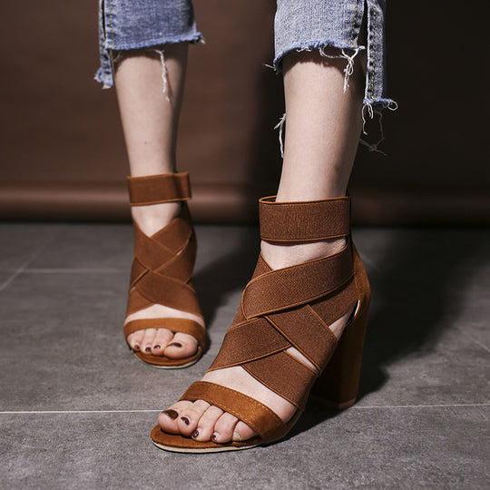 Damen Sandalen mit eleganten Riemen und Blockabsatz EB