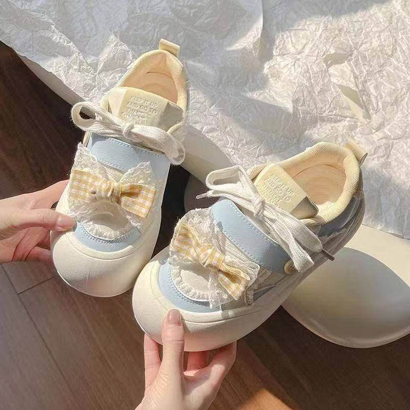 Damen Sportliche Sneaker mit einzigartigen Dekorationselementen EB