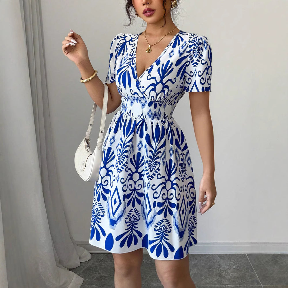 Damen Sommerliches Mini-Kleid mit elegantem V-Ausschnitt und floralen Mustern EB