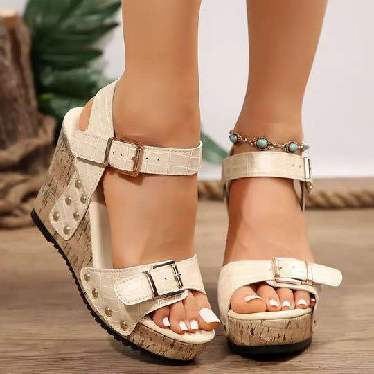 Damen Wedge-Sandalen mit buntem Riemendesign und komfortabler Fußbettgestaltung EB