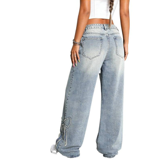 Damenweite Denim-Jeans mit modischem Schnitt und Verzierung EB