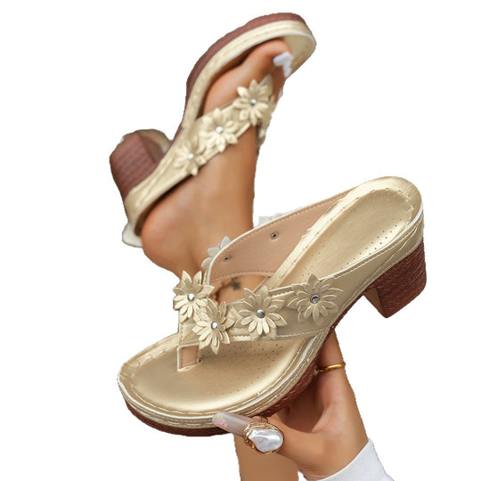 Damen Wedge-Sandaletten mit floralen Applikationen und rutschfester Sohle EB