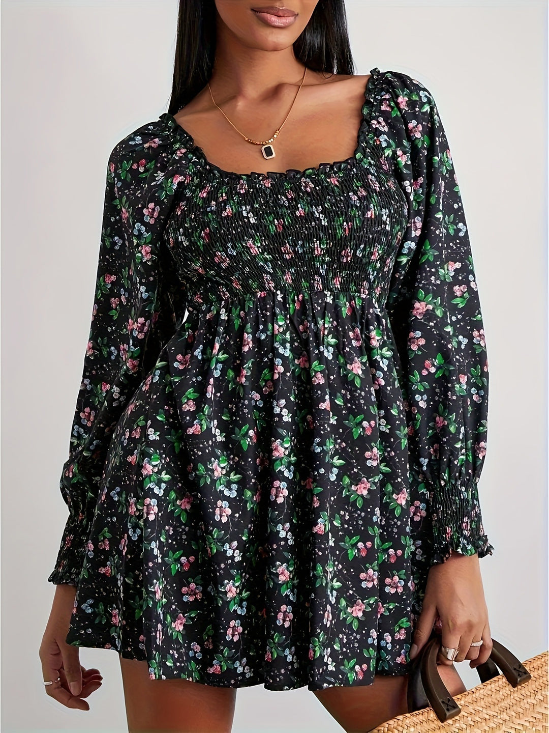 Damen Blumenkleid mit Smock-Details und schwingendem Saum EB