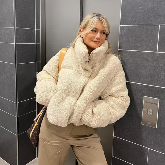 Damen Kuschelige Kurzjacke aus Fleece mit hohem Kragen EB