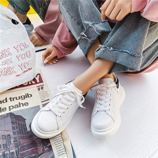 Damen Modische Plattform-Sneakers mit hochgezogener Sohle EB