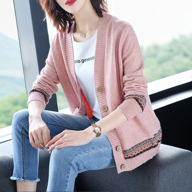 Damen Strickjacke mit kunstvollen Stickdetails und Knopfverschluss EB