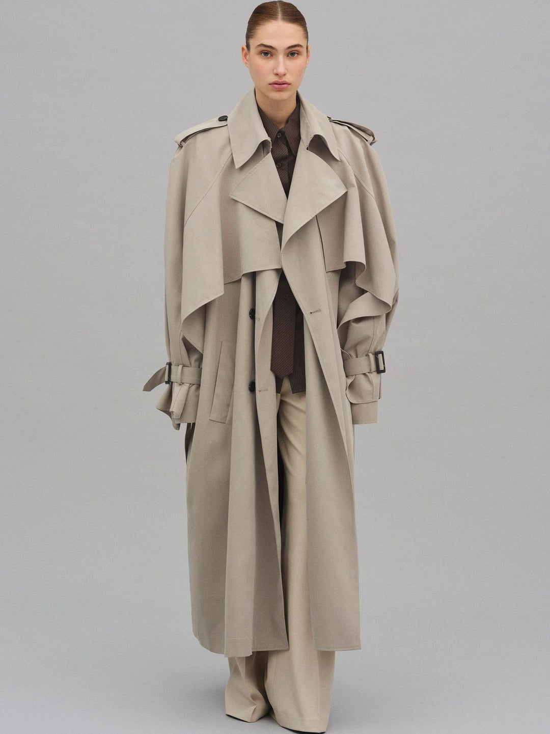 Damen Oversized Trenchcoat mit detailreichen Drapierungen und modischem Schnitt EB