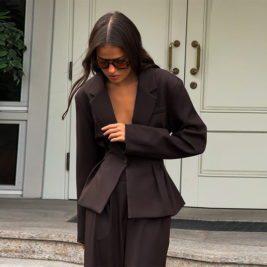 Damen eleganter Hosenanzug mit tailliertem Blazer und weitem Bein EB