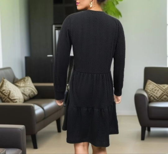 Damen lässiges Strickkleid mit voluminösem Saum und V-Ausschnitt EB
