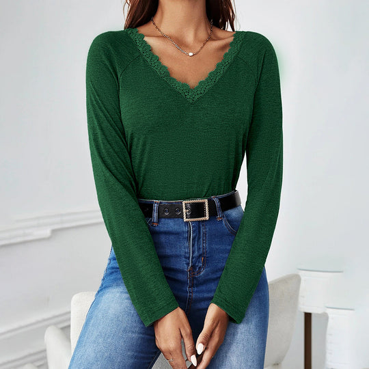 Damen feines V‑Neck Langarmshirt mit Spitzenbesatz, leichtem Feinstrick und lässiger Silhouette Eichborn Berlin