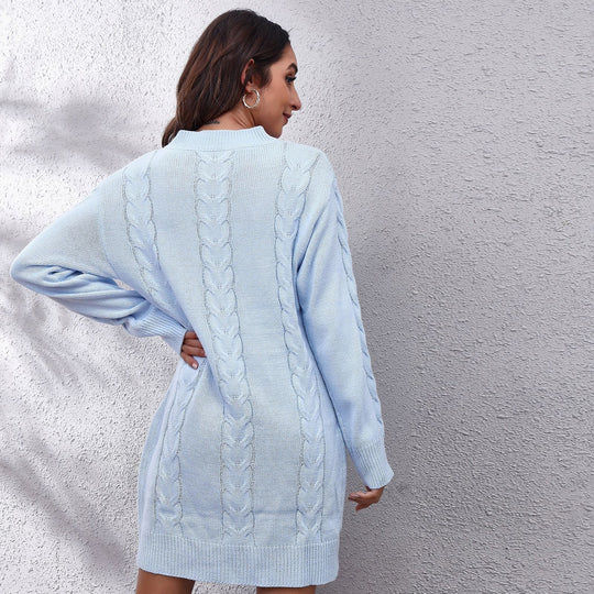Damen Strickkleid mit modernen Zopfmuster und lässigem Schnitt EB