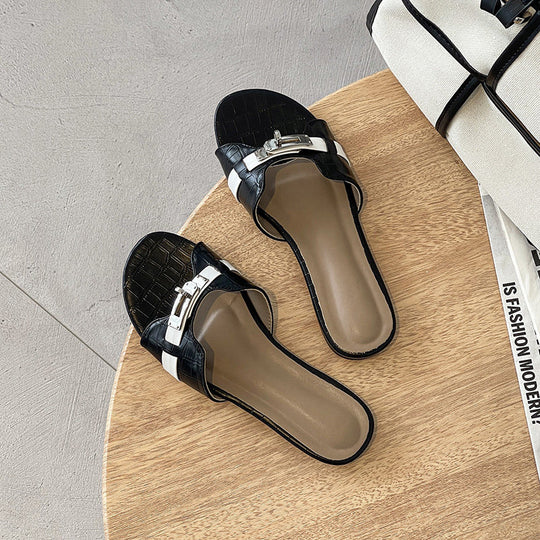 Damen Komfortable Slides mit elegantem Kettendetail EB
