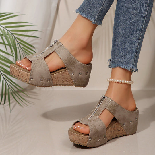Damen Wedge-Pantoletten mit modischem Schnallen-Design und dekorativen Nieten EB