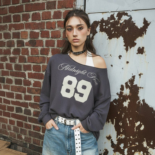 Damen nan Oversized-Sweatshirt im Off-Shoulder‑Stil mit Vintage‑Frontprint und ausgestelltem Saum EB