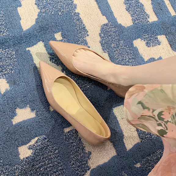 Damen elegante spitze Pumps mit hochglänzender Lack-Oberfläche EB