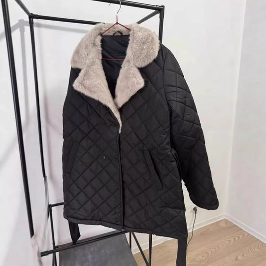 Damen gesteppte Winterjacke mit weichem Kragen und praktischen Taschen EB