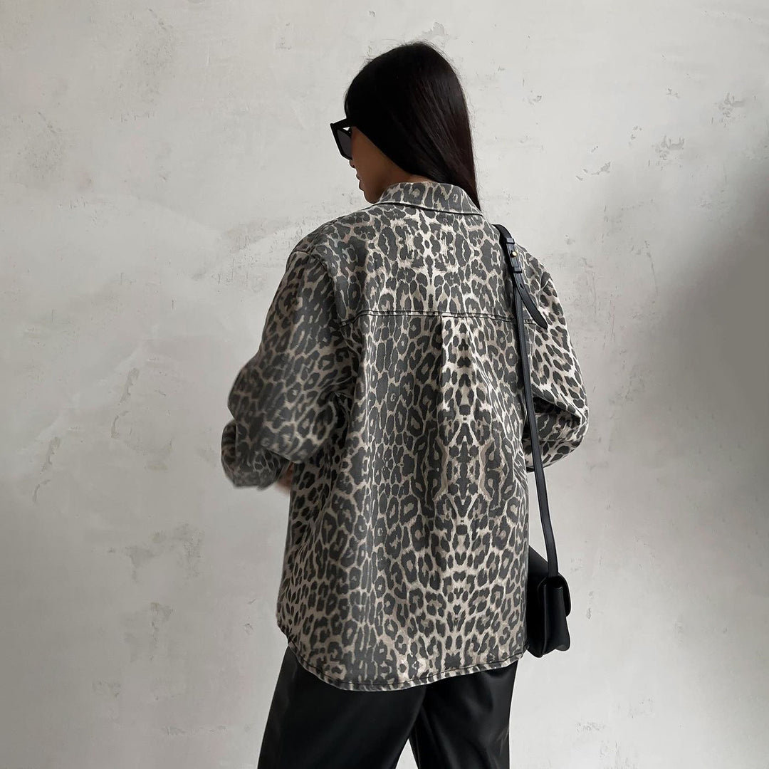 Damen Oversize-Jeansjacke mit Leopardenprint und aufgesetzten Brusttaschen Eichborn Berlin