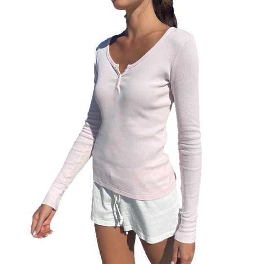Damen nan tailliertes Henley-Langarmshirt mit tiefem U-Ausschnitt, feiner Rippstruktur und dekorativer Knopfleiste EB