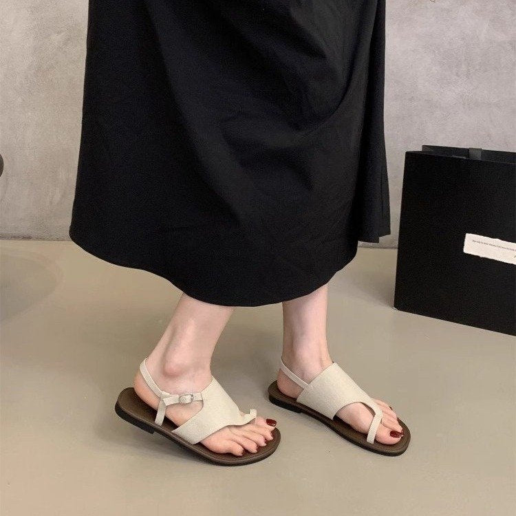 Damen elegante Zehentrenner-Sandalen mit verstellbarem Riemen und komfortablem Fußbett EB