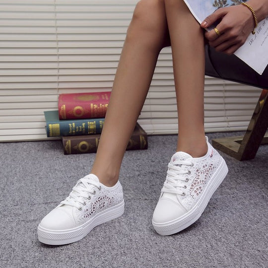 Damen Plateausneaker mit gehäkeltem Spitzeinsatz und gepolstertem Fußbett EB