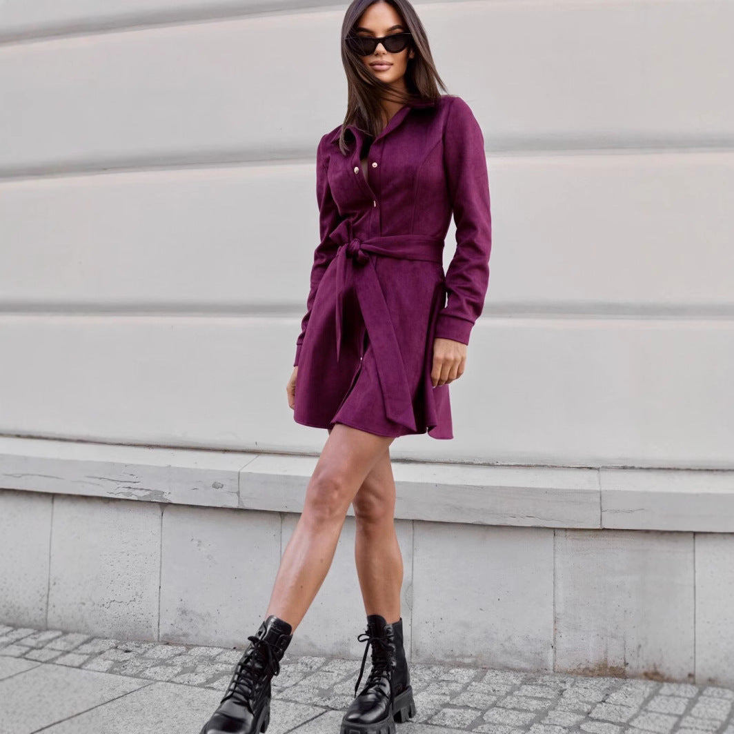 Damen elegantes Hemdblusenkleid mit Taillengürtel und dekorativen Knopfdetails EB