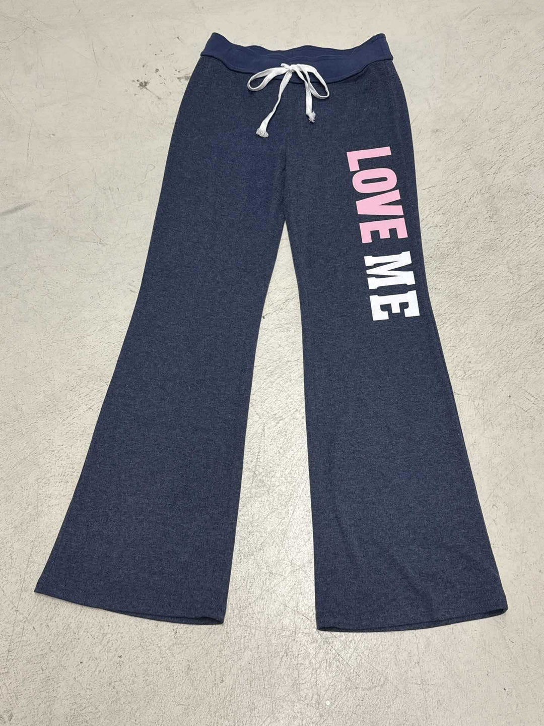 Damen Flared Jogginghose mit farblich abgesetztem Bund und modischem Schriftzug EB
