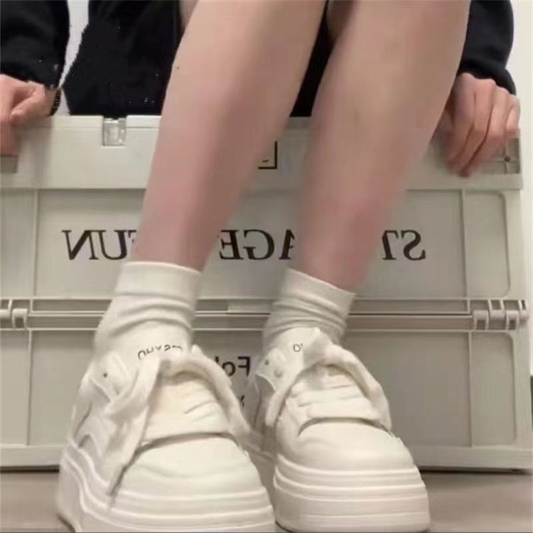 Damen Sneaker mit hochgezogener Plateausohle und atmungsaktiver Oberflächenstruktur EB