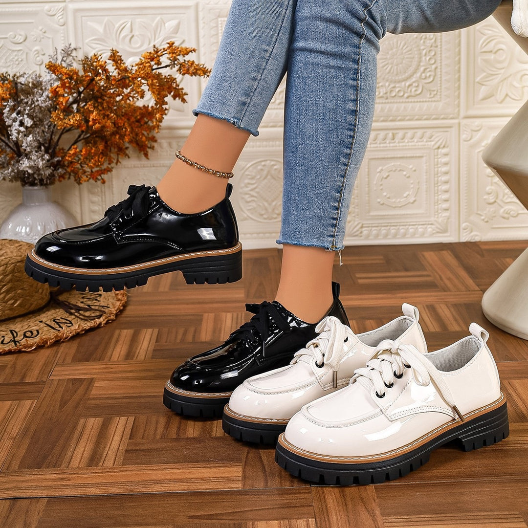 Damen Glänzende Schnürschuhe mit robustem Profil EB