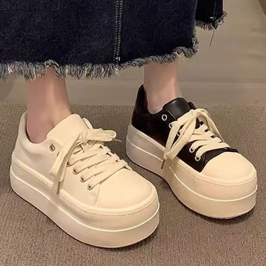 Damen Retro Plateausneaker mit zweifarbiger Lederoptik und extrahoher Gummiplattform EB