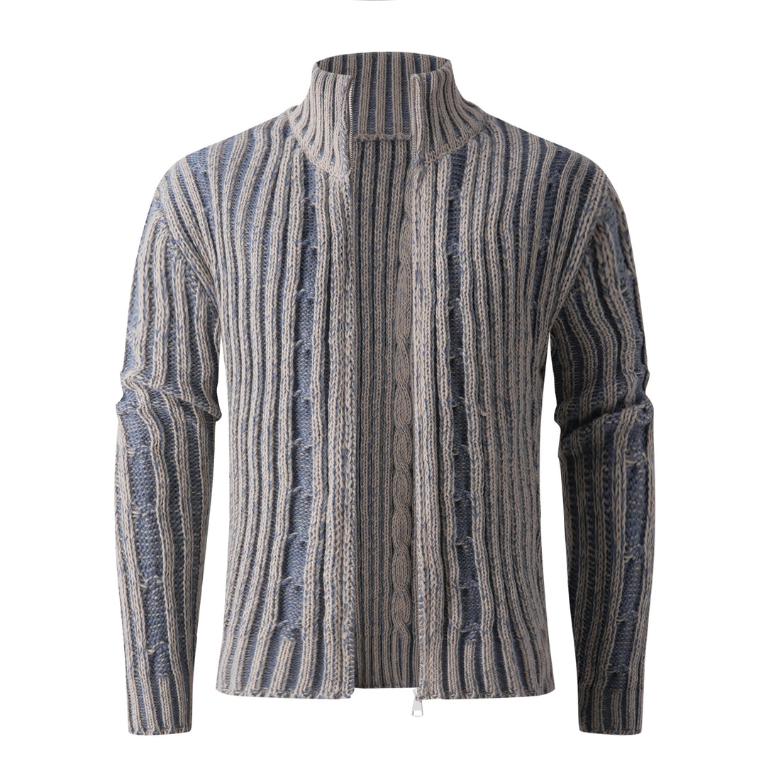 Herren Strickjacke mit Hochkragen und anspruchsvollem Zopfmuster EB