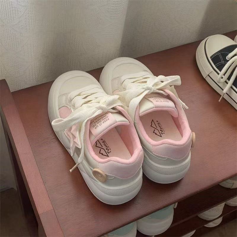 Damen Sneakers im sportlich-eleganten Design mit dekorativem Knopf und gepolsterter Innensohle EB