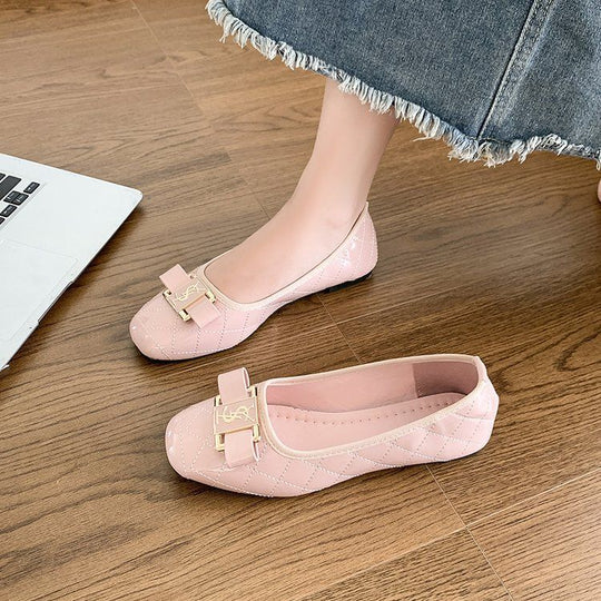Damen elegante Ballerinas mit glattem Lackfinish und auffälligem Logo EB