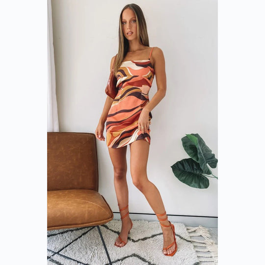 Damen Minikleid mit verführerischem Wickeldesign und intensiven Farbverlauf EB