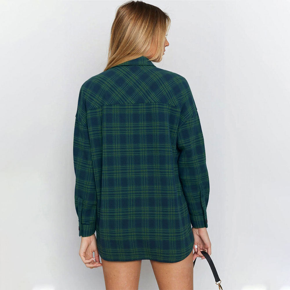 Damen oversized Karo-Hemdjacke mit fallendem Saum und geknöpften Manschetten Eichborn Berlin
