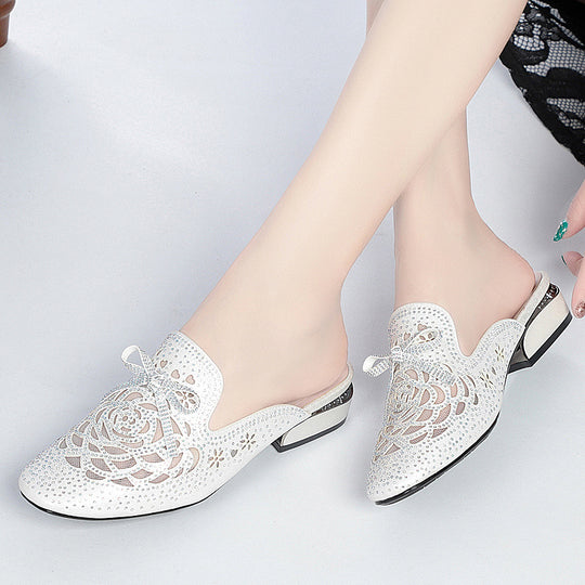 Damen Mules mit funkelndem Strassbesatz und elegantem Spitzenmuster EB