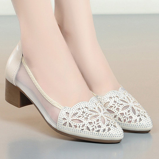 Damen Ballerinas mit dekorativem Lochdesign und komfortablem Blockabsatz EB