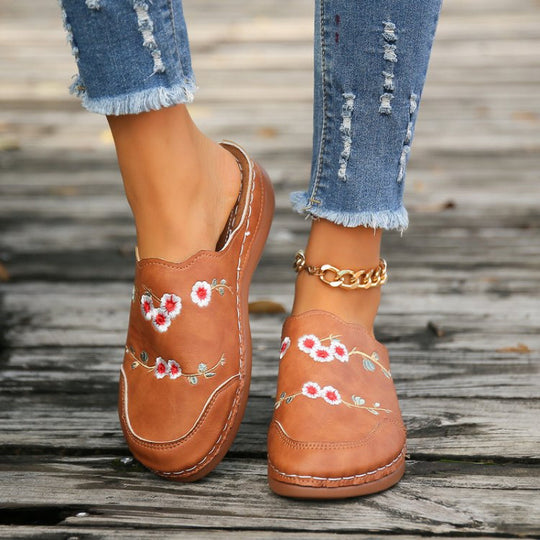 Damen geschlossene Clogs mit floralem Design und komfortablem Fußbett EB