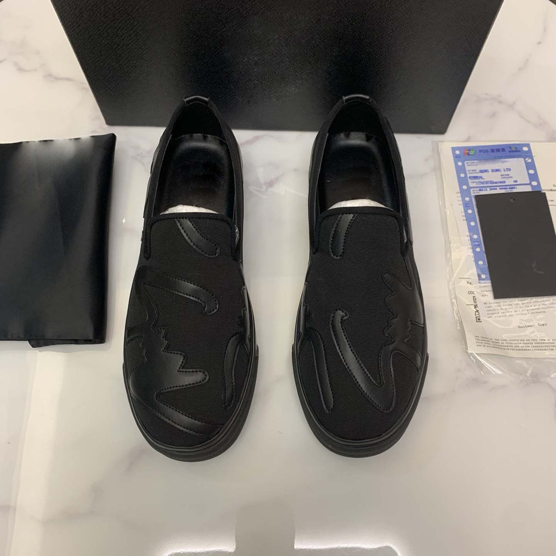Damen Slip-On Sneakers mit auffälligem Design und rutschfester Laufsohle EB