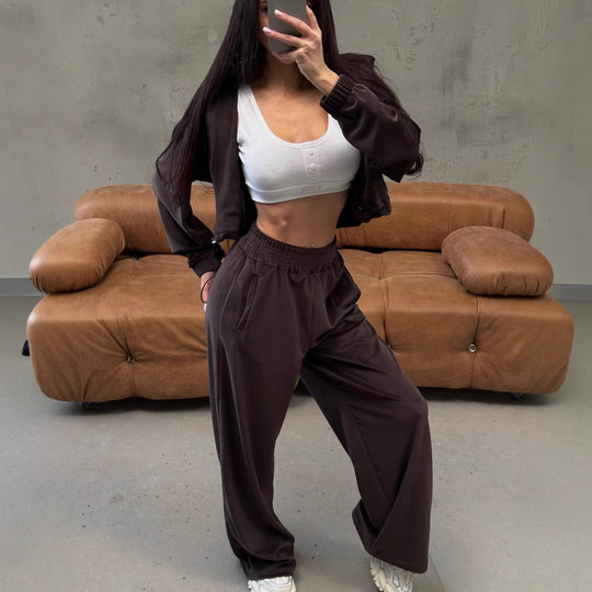 Damen weites Lounge-Set mit Cropped Zipjacke und High-Waist Relaxhose Eichborn Berlin
