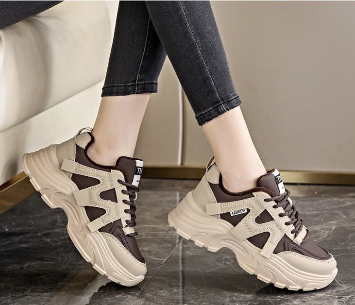 Damen Sportliche Komfort-Sneaker mit dämpfender Sohle und stylischem Design EB