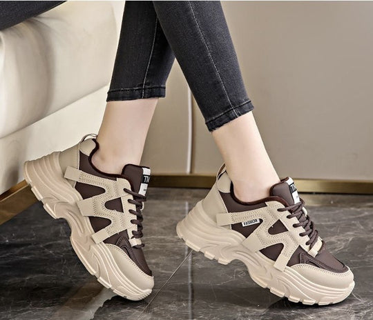 Damen Sportliche Komfort-Sneaker mit dämpfender Sohle und stylischem Design EB
