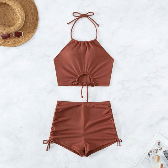 Damen Bikiniset mit gerafftem Crop-Top und freizügigen Shorts EB