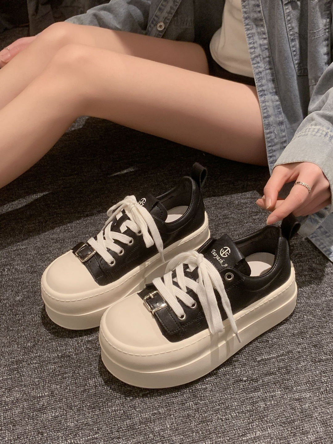 Damen modische Plattform-Sneaker mit elastischem Schnürsystem und robustem Sohlenprofil EB