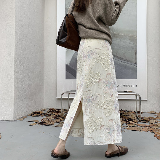 Damen  Maxirock aus samtartiger Jacquardware mit floralem Relief, hoher Taille und seitlichem Beinschlitz EB