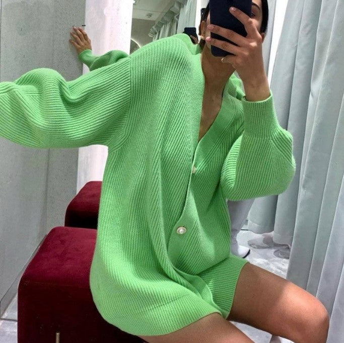 Damen Übergroße Strickjacke mit tiefem V-Ausschnitt und eleganten Knöpfen EB