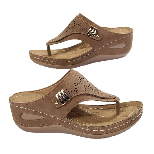 Damen Zehentrenner-Sandalen mit zierlichem Lochmuster und komfortabler Fußbettung EB