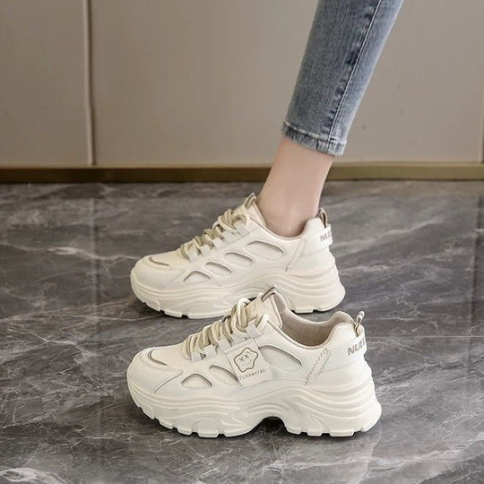 Damen Sportliche Chunky Sneakers mit atmungsaktiver Sohle und eleganten Designelementen EB