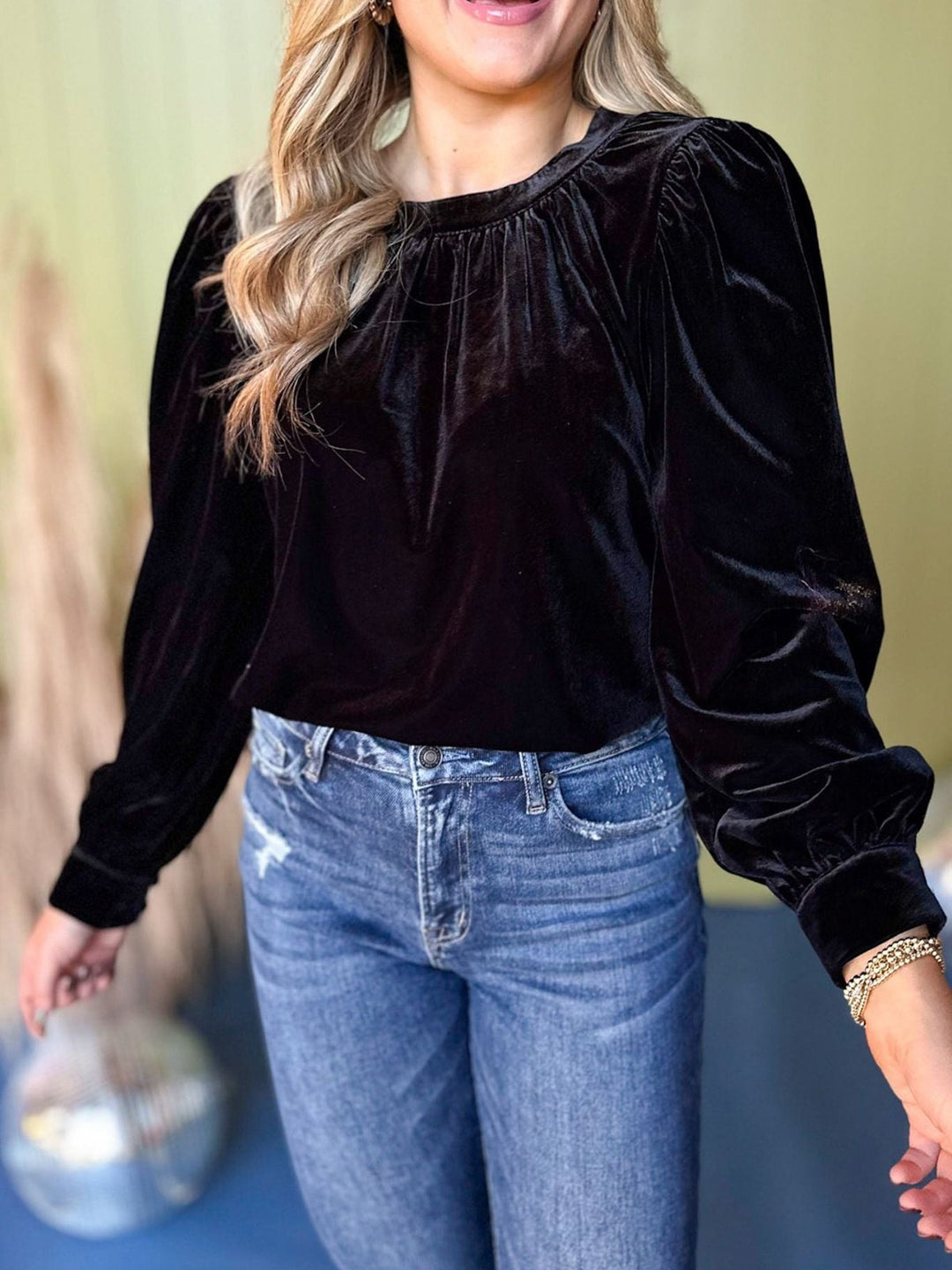 Damen Samtbluse mit Ballonärmeln und gerafftem Stehkragen EB