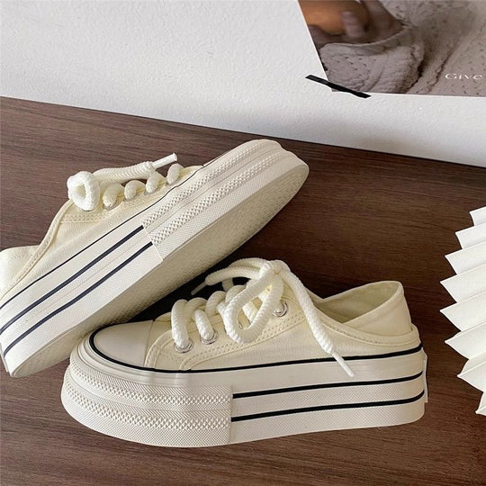 Damen Plateau-Sneaker mit elastischen Schnürsenkeln und robustem Profil EB